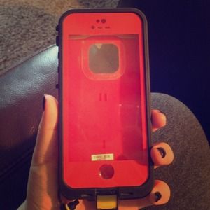 iPhone 5s/5 life proof case!