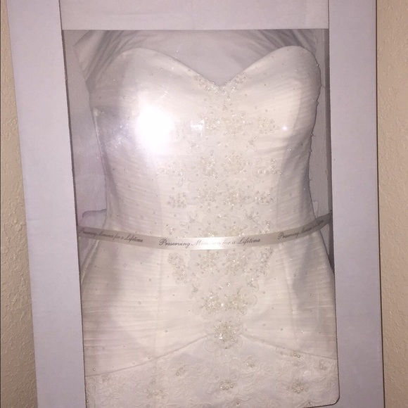 Oleg Cassini Wedding Gown - Picture 3 of 7