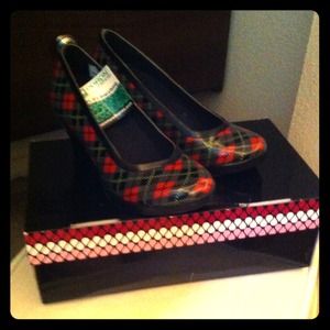 dav rain shoes! New with tags!!