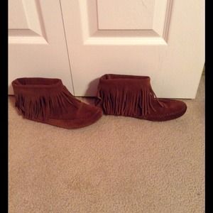 MinneTonka ankle boots