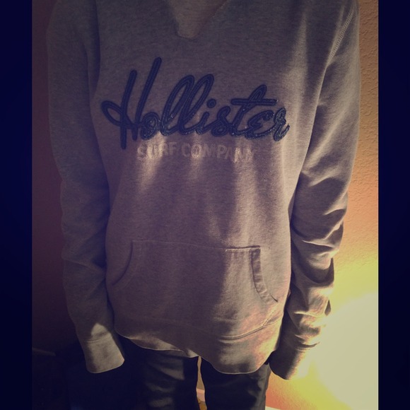 Hollister sweater 💗 SOLD