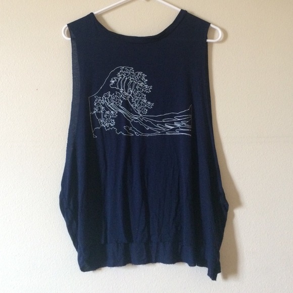 Brandy Melville wave shirt 💖