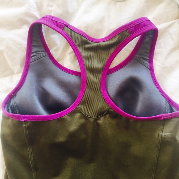 Nike top - Picture 3 of 3