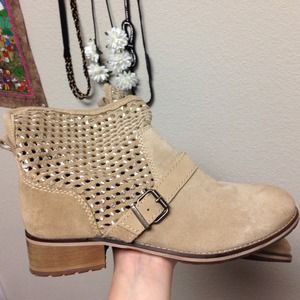 NWOT Bershka boots
