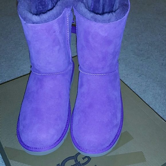 purple uggs with bows on the back purple uggs with bows on the back