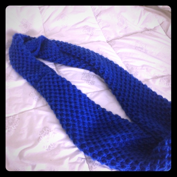 Infinity scarf. Royal blue.