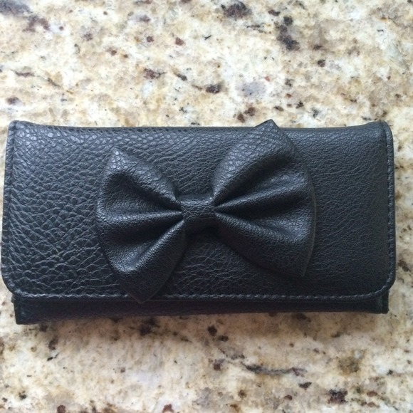 Forever 21 Accessories - Black Leather Bow Wallet