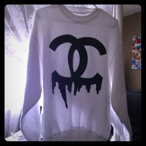 White "Chanel" sweatshirt