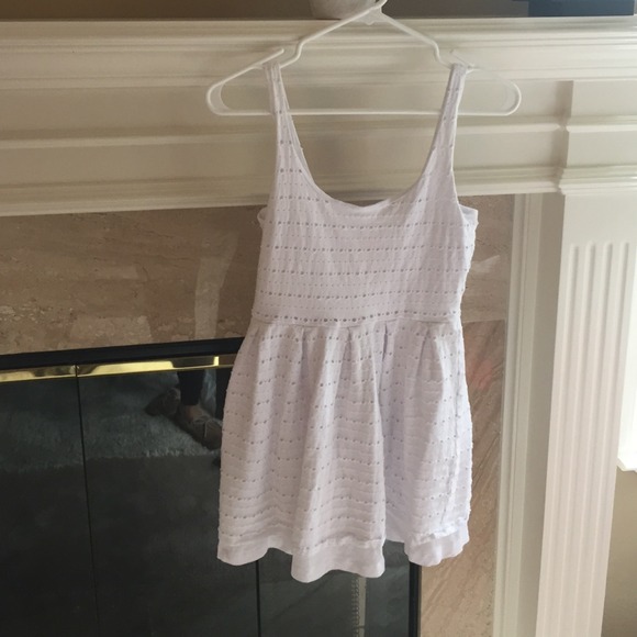 White dress - Picture 1 of 1