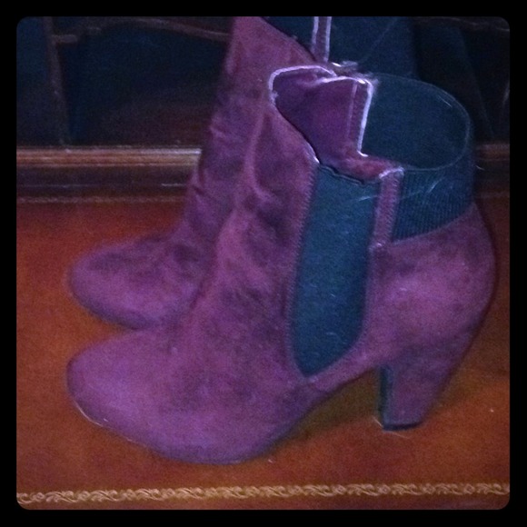 Suede burgundy booties
