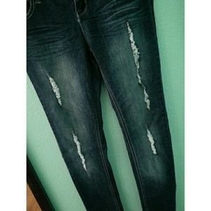 Distressed skinny jeans