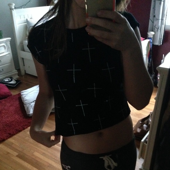 Cross Print Crop Top