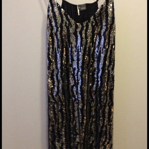 Sleeveless short sequin dress