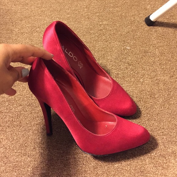 Aldo satin red shoe - Picture 3 of 4