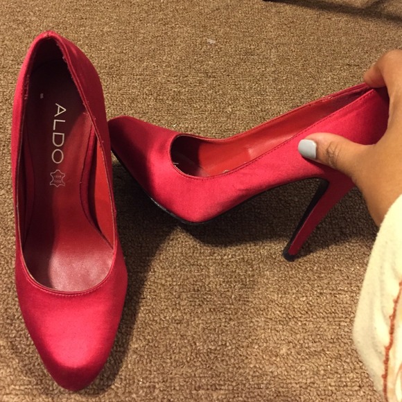 Aldo satin red shoe - Picture 4 of 4