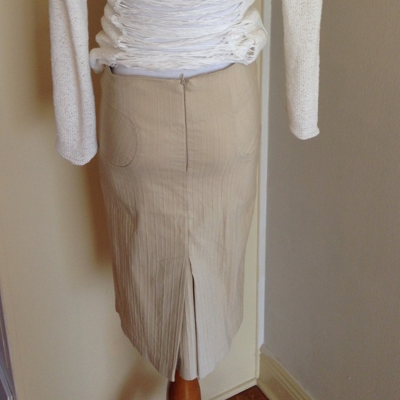 Beige stretch pencil skirt - Picture 3 of 4