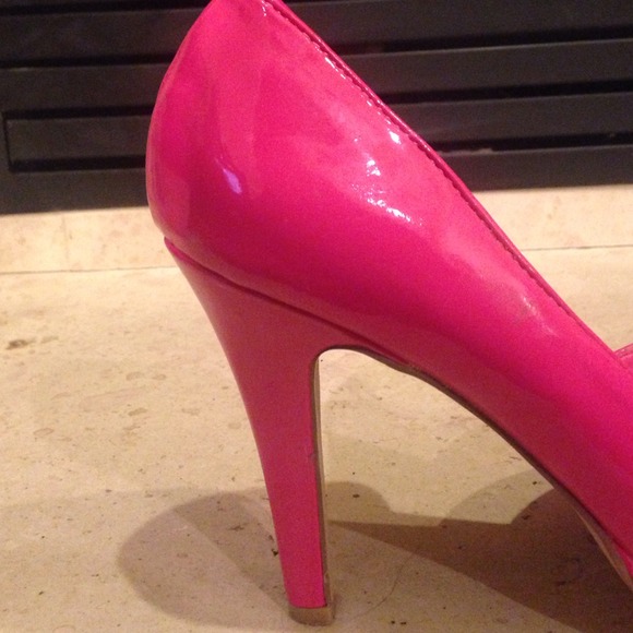 Heels - Picture 3 of 3