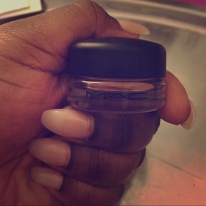 MAC Cosmetics "Layin' Low"Pro Longwear Paint Pot🎀