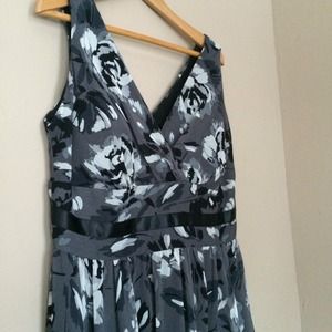 ‼️LAST CHANCE‼️ Gray Floral Print Dress