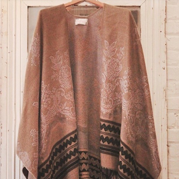 🚫SOLD🚫 Free People Border Tapestry Poncho - Picture 2 of 4