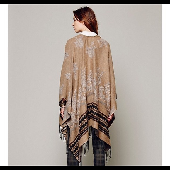 🚫SOLD🚫 Free People Border Tapestry Poncho - Picture 4 of 4