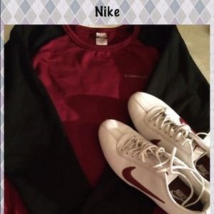 Fabulous Nike leather sneakers! Re-posh sadly 😞