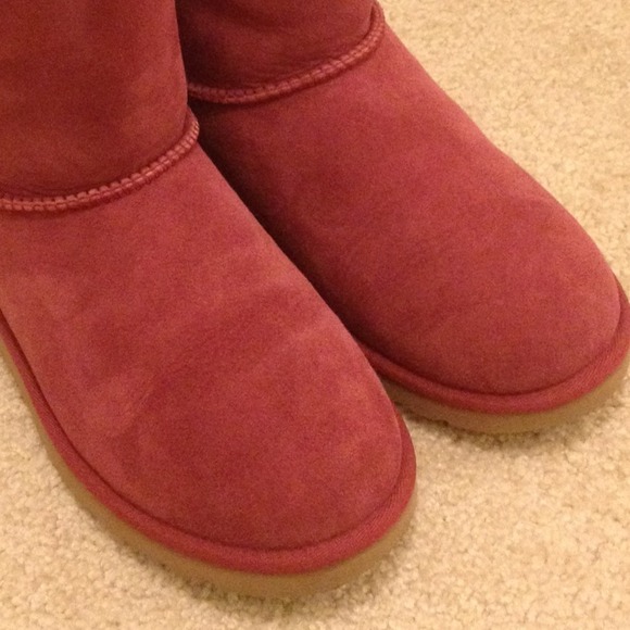 UGG - Picture 2 of 3