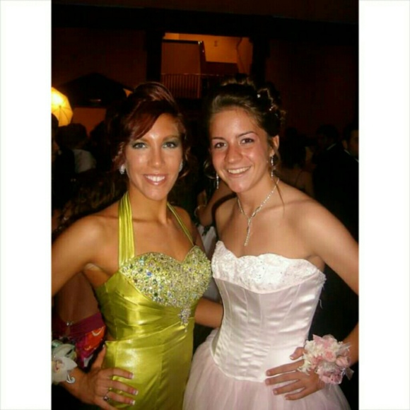 Stunning Prom dress MAKE AN OFFER ♡ - Picture 4 of 4