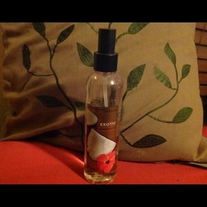 Limited edition exotic coconut body splash.