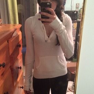 American Eagle White Sweater/Hoodie