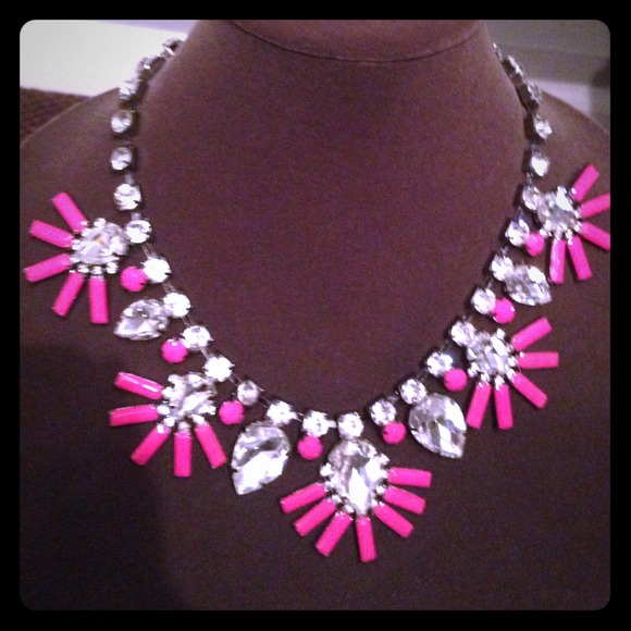 💕STATEMENT NECKLACE💕 - Picture 1 of 2