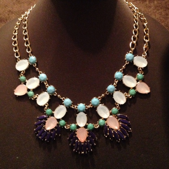 ‼️STATEMENT NECKLACE‼️ - Picture 1 of 4