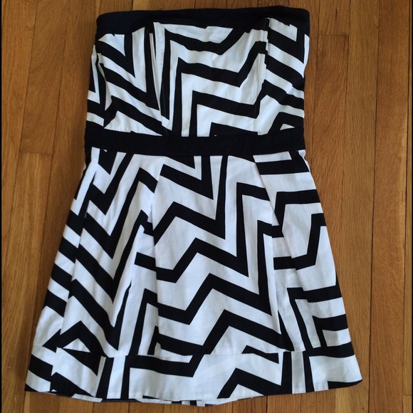 Black and white zig zag dress