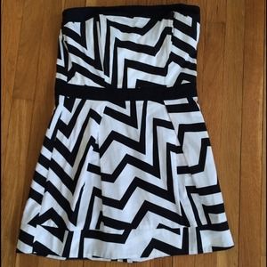 Black and white zig zag dress