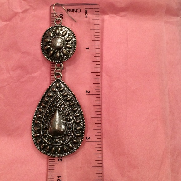 ❌Sold❌Beautiful earrings💜 - Picture 2 of 2