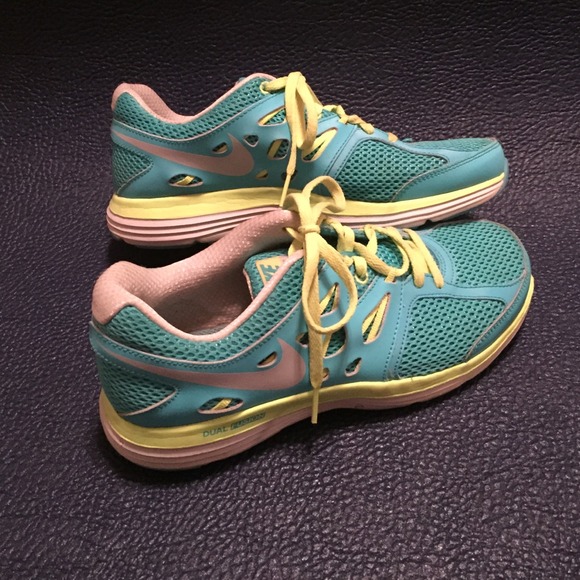 NIKE DUAL FUSION tennis shoes