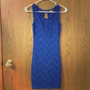 Lace bodycon key hole back
