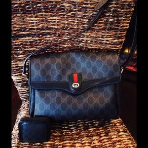 🎉 MARKED ⬇️ Vintage Gucci Shoulder Bag & Coin Pur