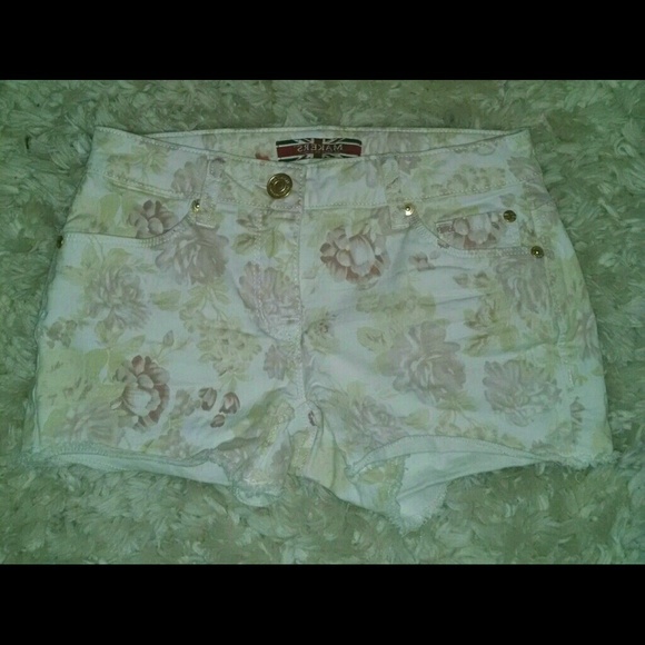 Shorts - Picture 3 of 3