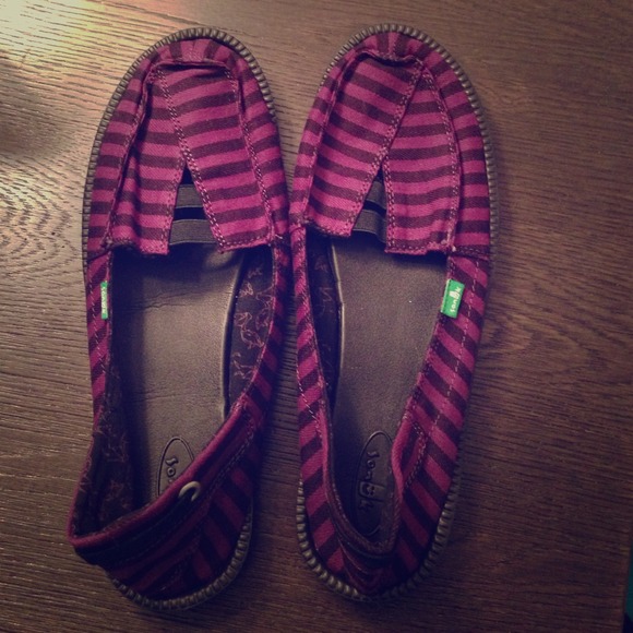Sanuk Mary Janes