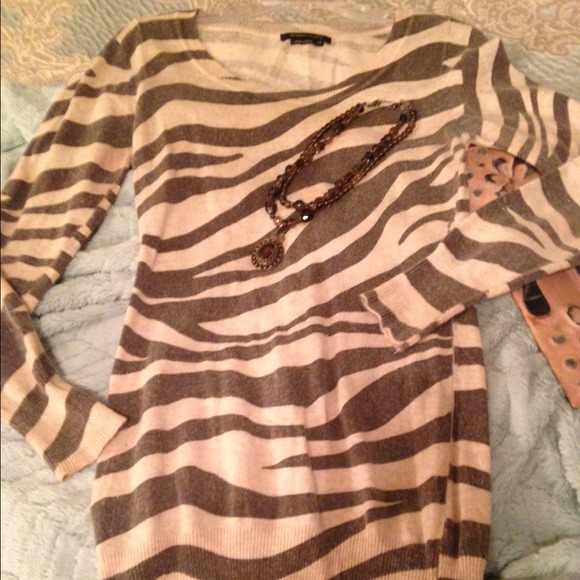 Sold on another site ! Zebra sweater tunic BCBG