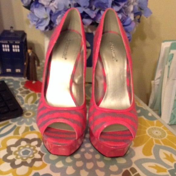 Shoe Dazzle Shoes - Sold in bundle