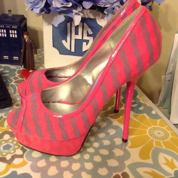 Sold in bundle - Picture 2 of 3