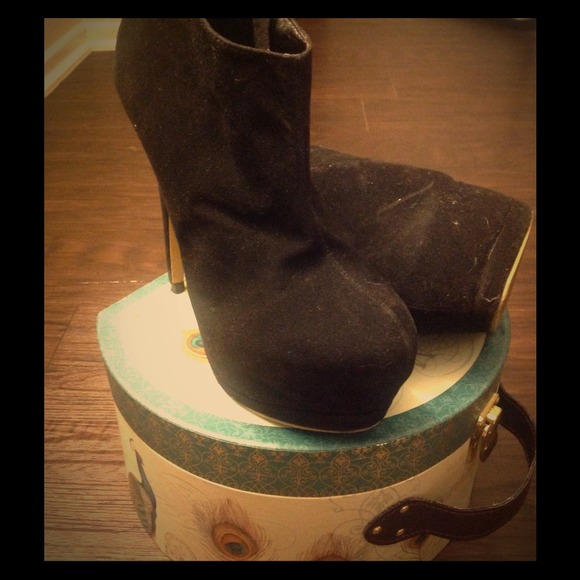 High heel boot
