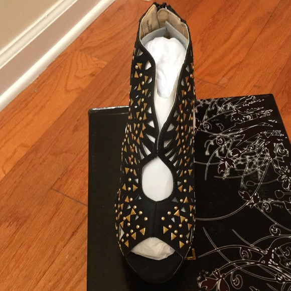 New Studded Pumps - Picture 2 of 2
