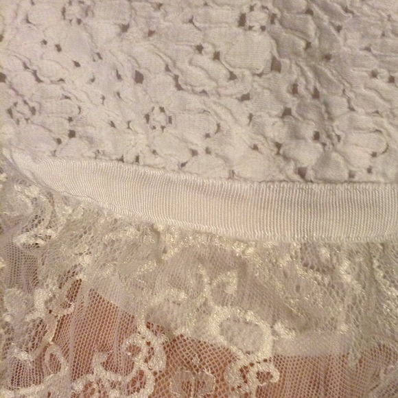 SOLD White eyelet dress / top - Picture 2 of 3