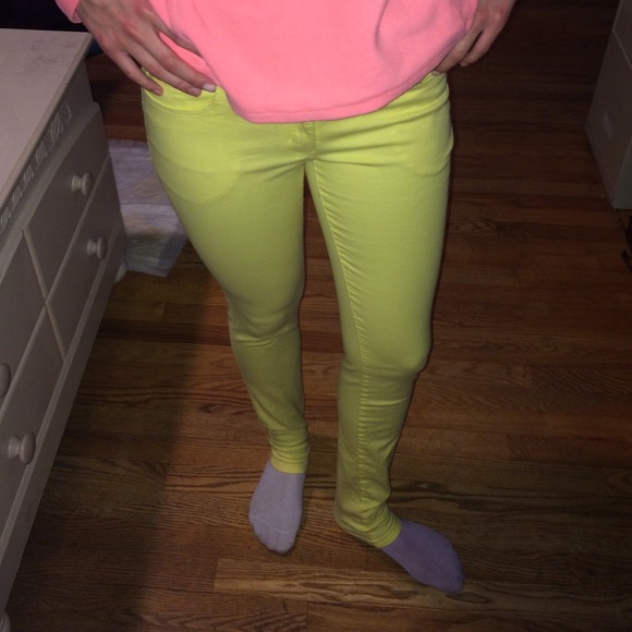 Cute yellow pants - Picture 1 of 3