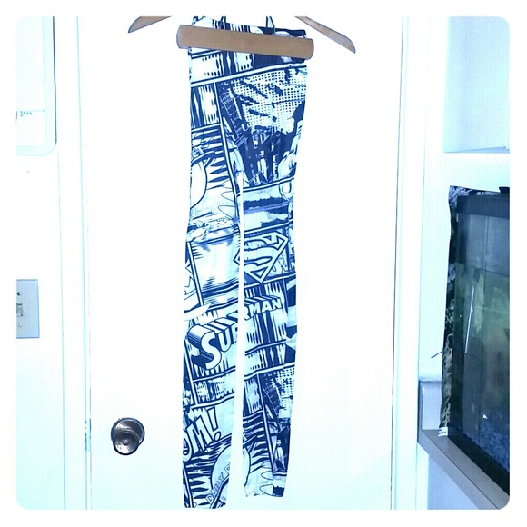 Black and white superman leggings