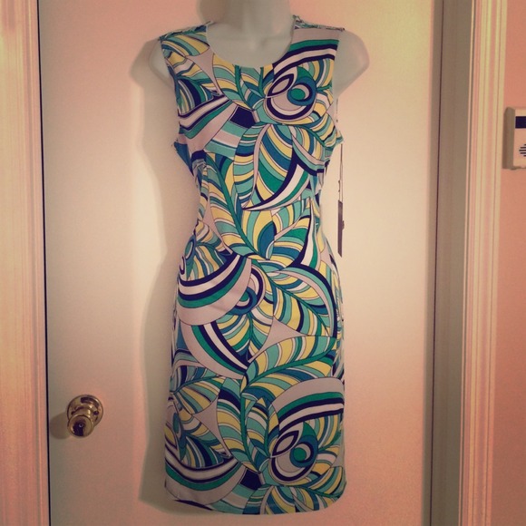 Sexy Jennifer Lopez abstract pattern cutout dress