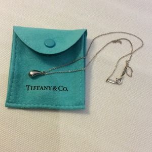 Tiffany & Co. Elsa Peretti Teardrop necklace